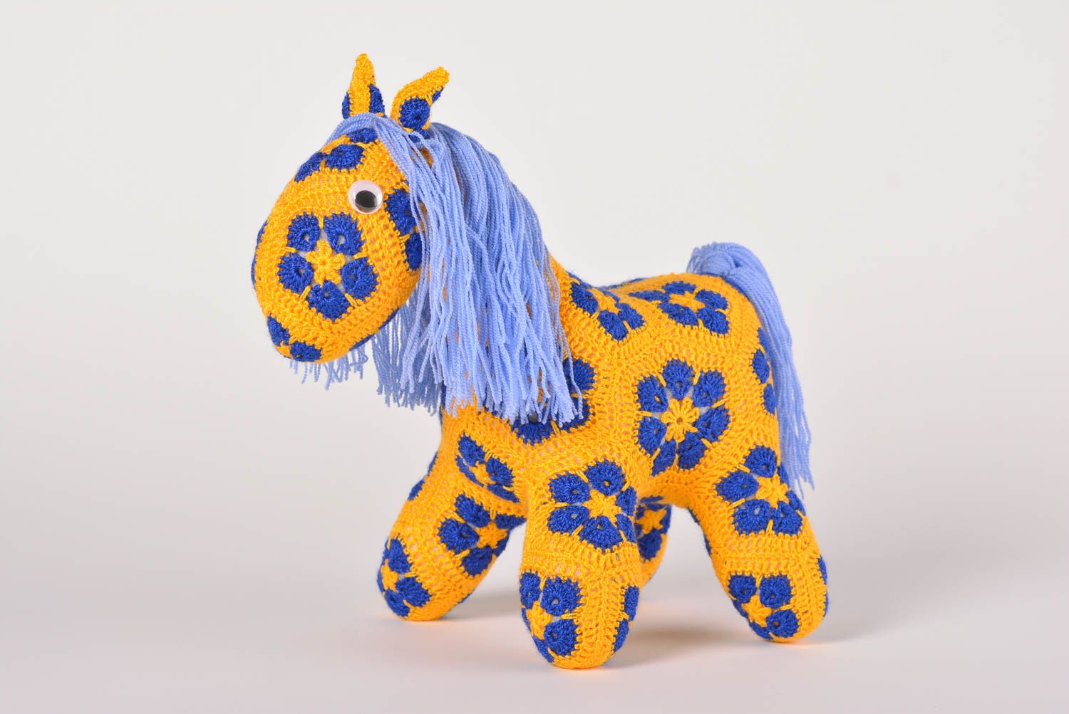 Peluche cheval faite main Jouet tricot au crochet multicolore Cadeau pour enfant photo 1