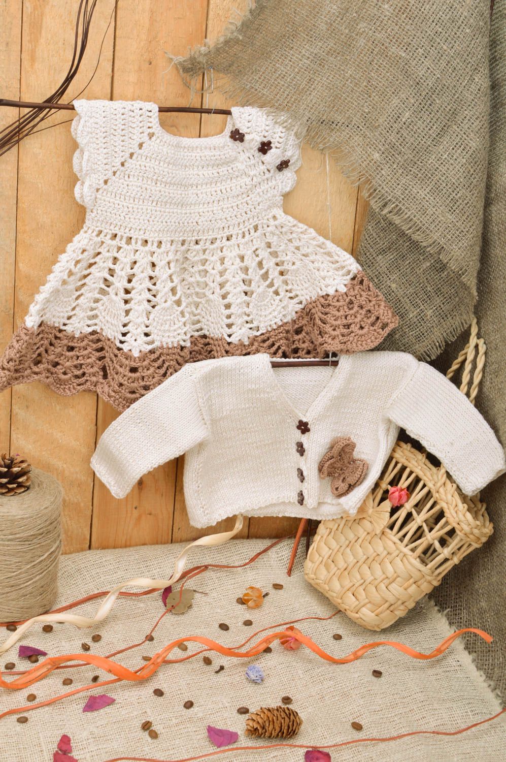 Комплект одежды для малышки ажурное платьице и кофта с рукавом вязаные белые фото 1