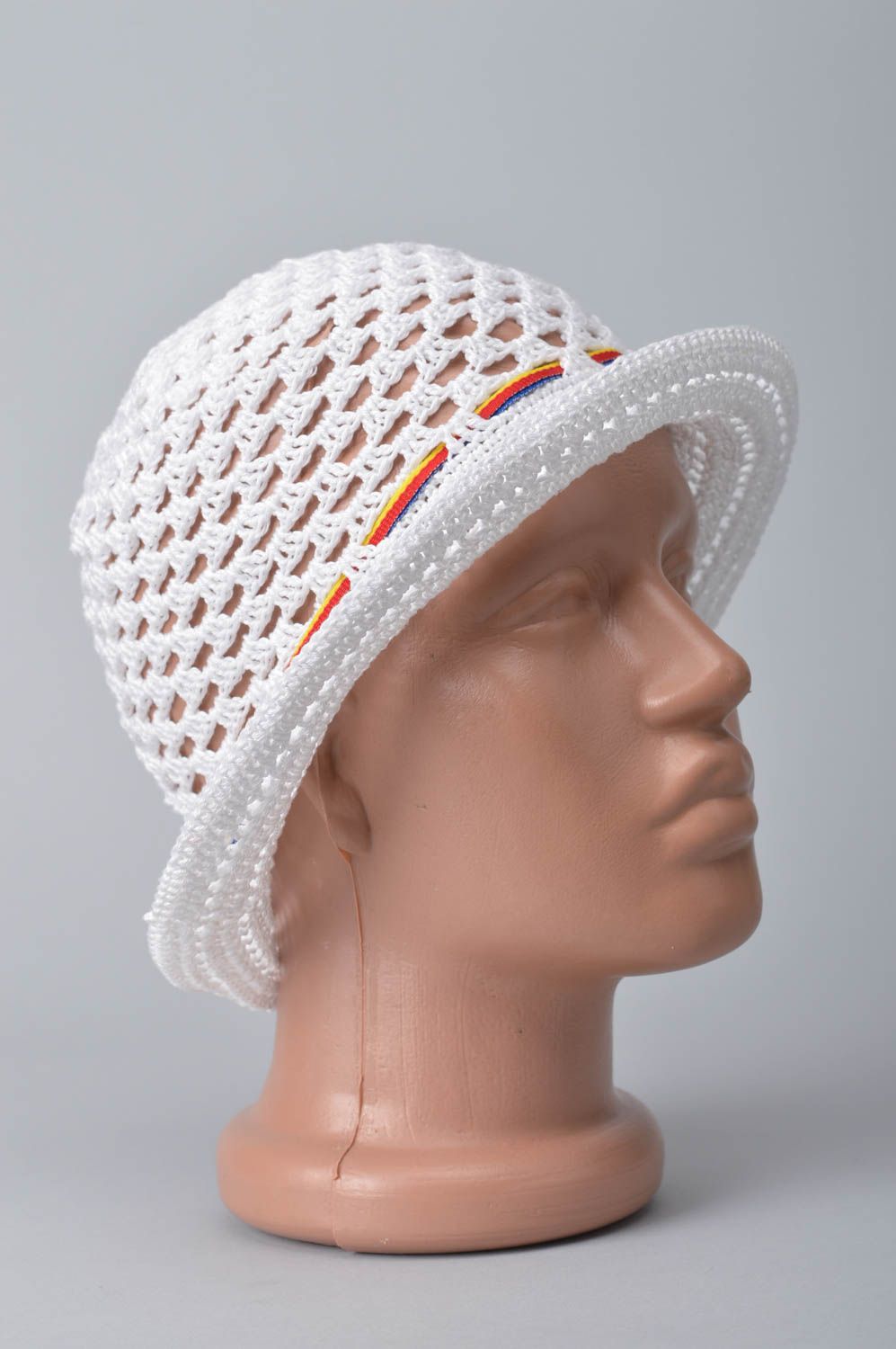 Вязаная шляпа ручной работы белая с лентой детская шляпа головной убор фото 1