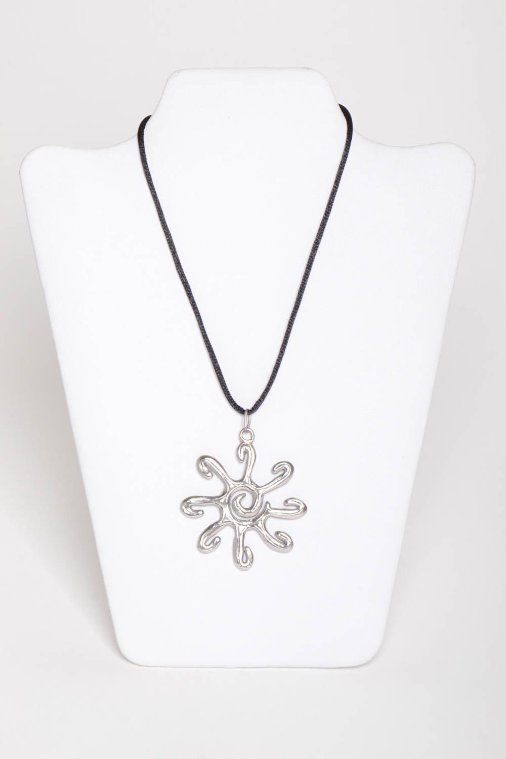 Beautiful handmade metal pendant accessories for girls metal jewelry designs photo 2