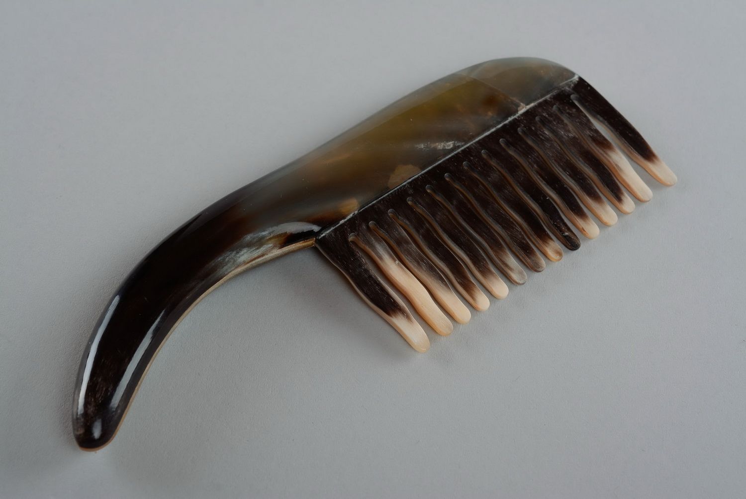 Hairbrush made of natural horn photo 4