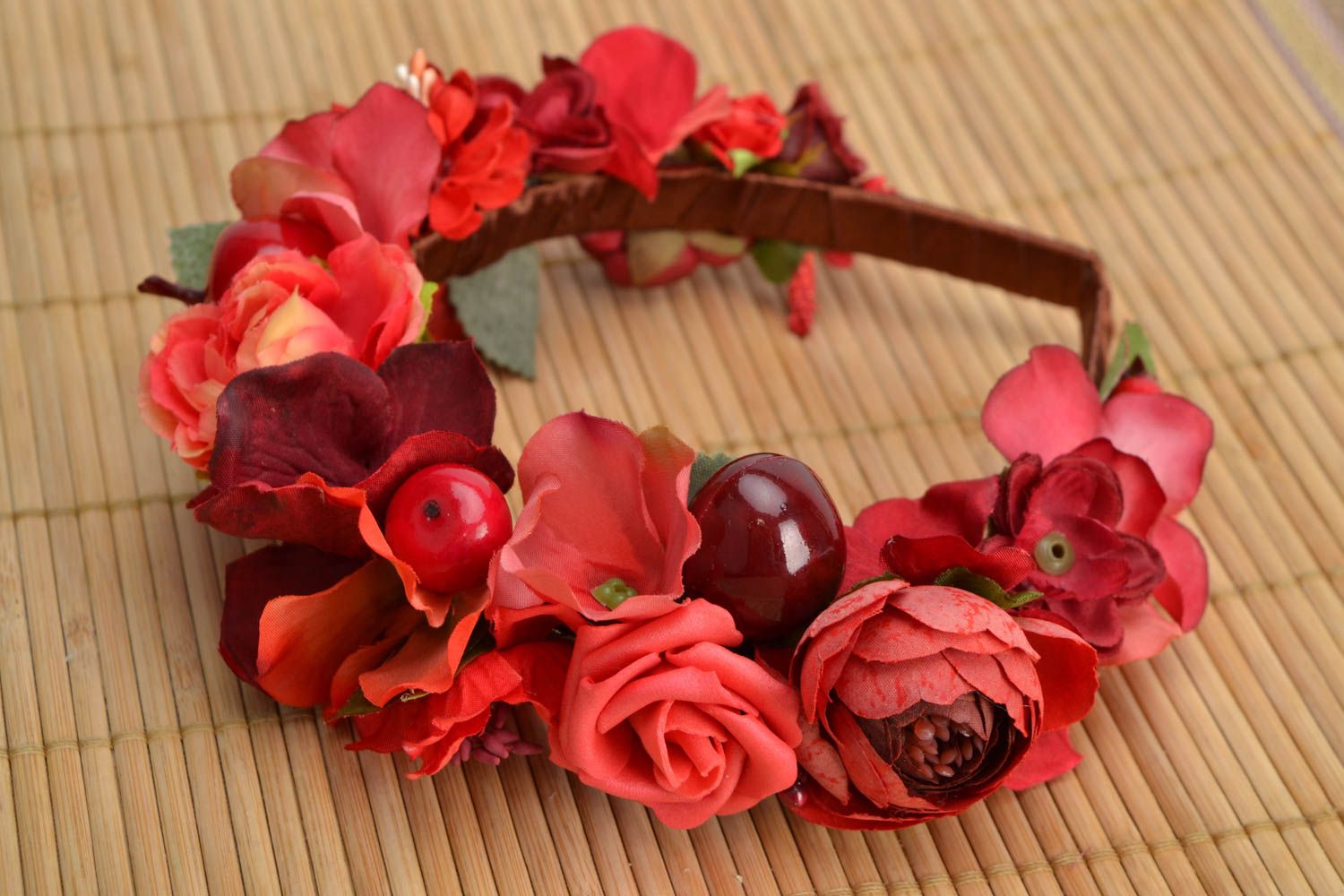 Cerceau pour cheveux avec fleurs rouges fait main original design Roses  photo 1