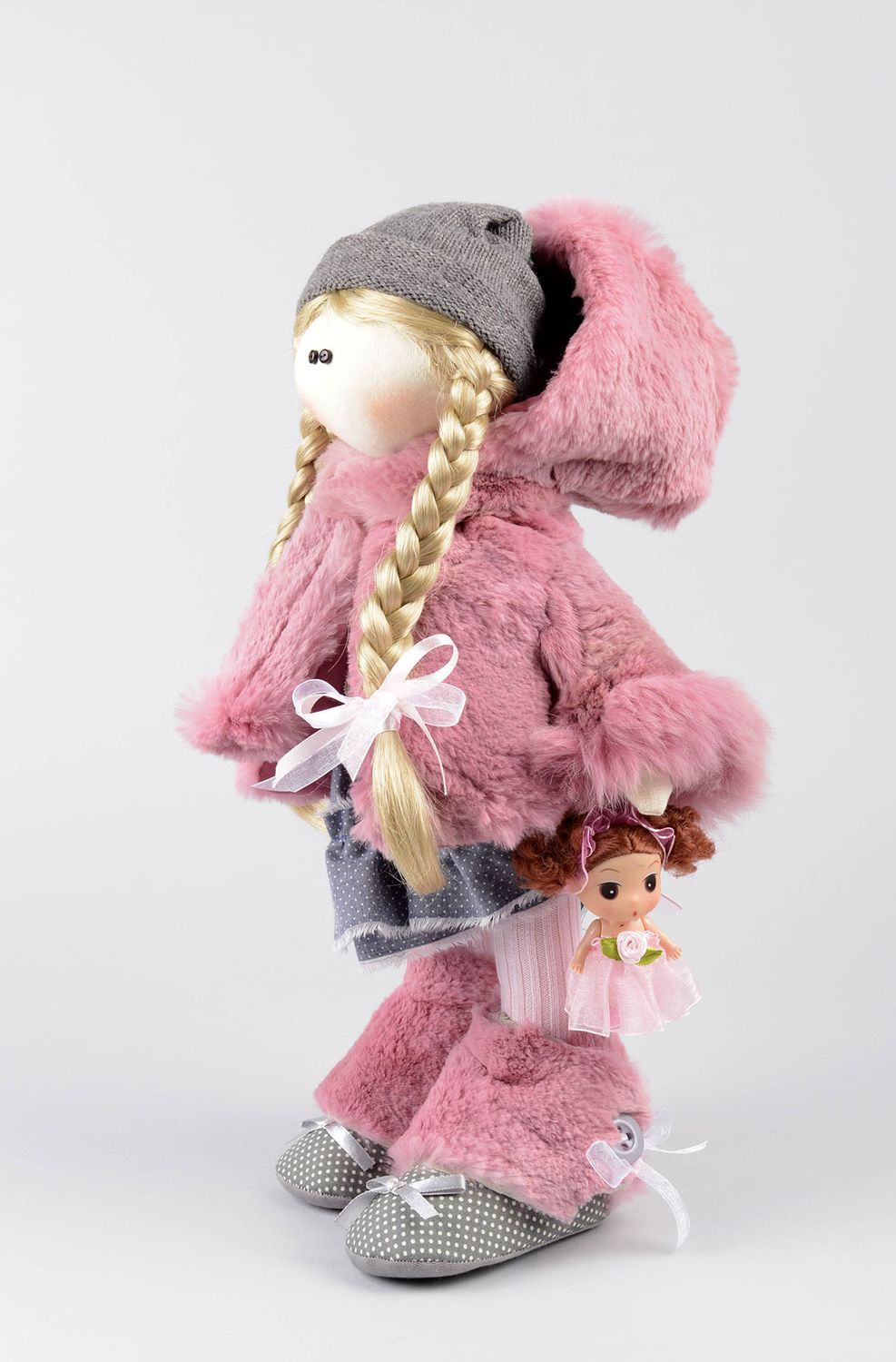 Poupée originale en tenue rose Jouet fait main textile Cadeau pour enfant photo 2