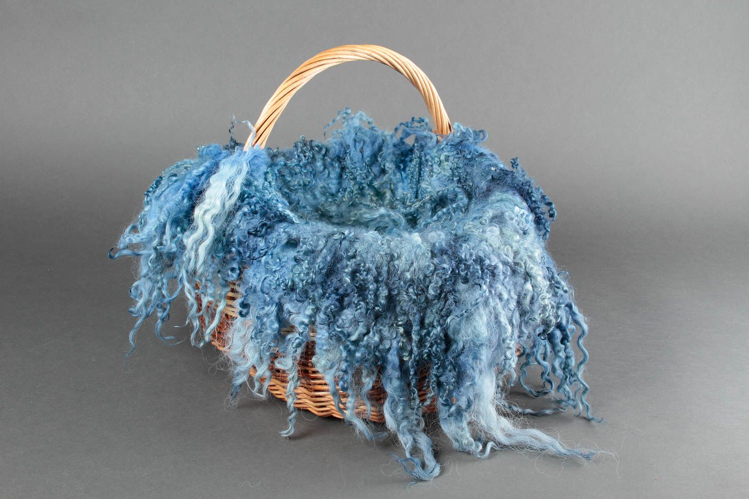 Petit Tapis en laine feutrée fait main bleu moelleux original Déco maison photo 1