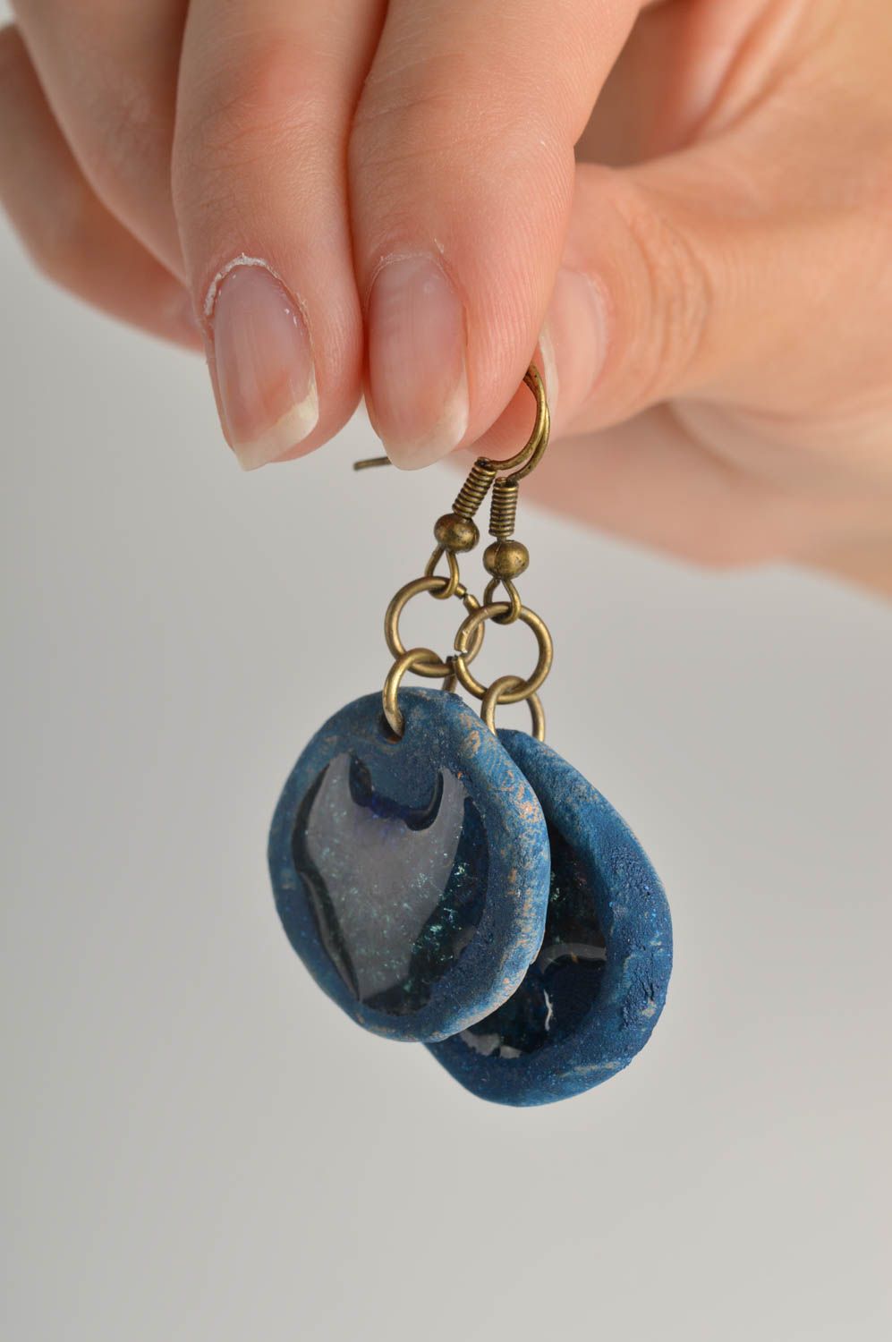 Boucles d'oreilles bleues Bijou fait main rondes en céramique Accessoire femme photo 2