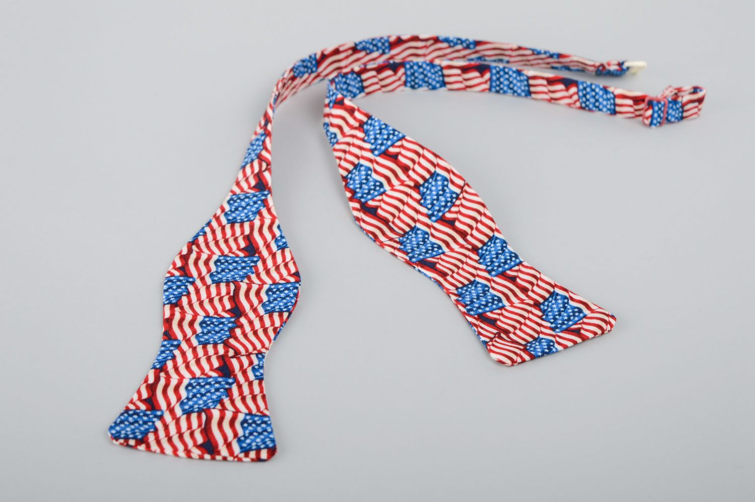 Текстильный галстук-бабочка самовяз с американским флагом фото 2