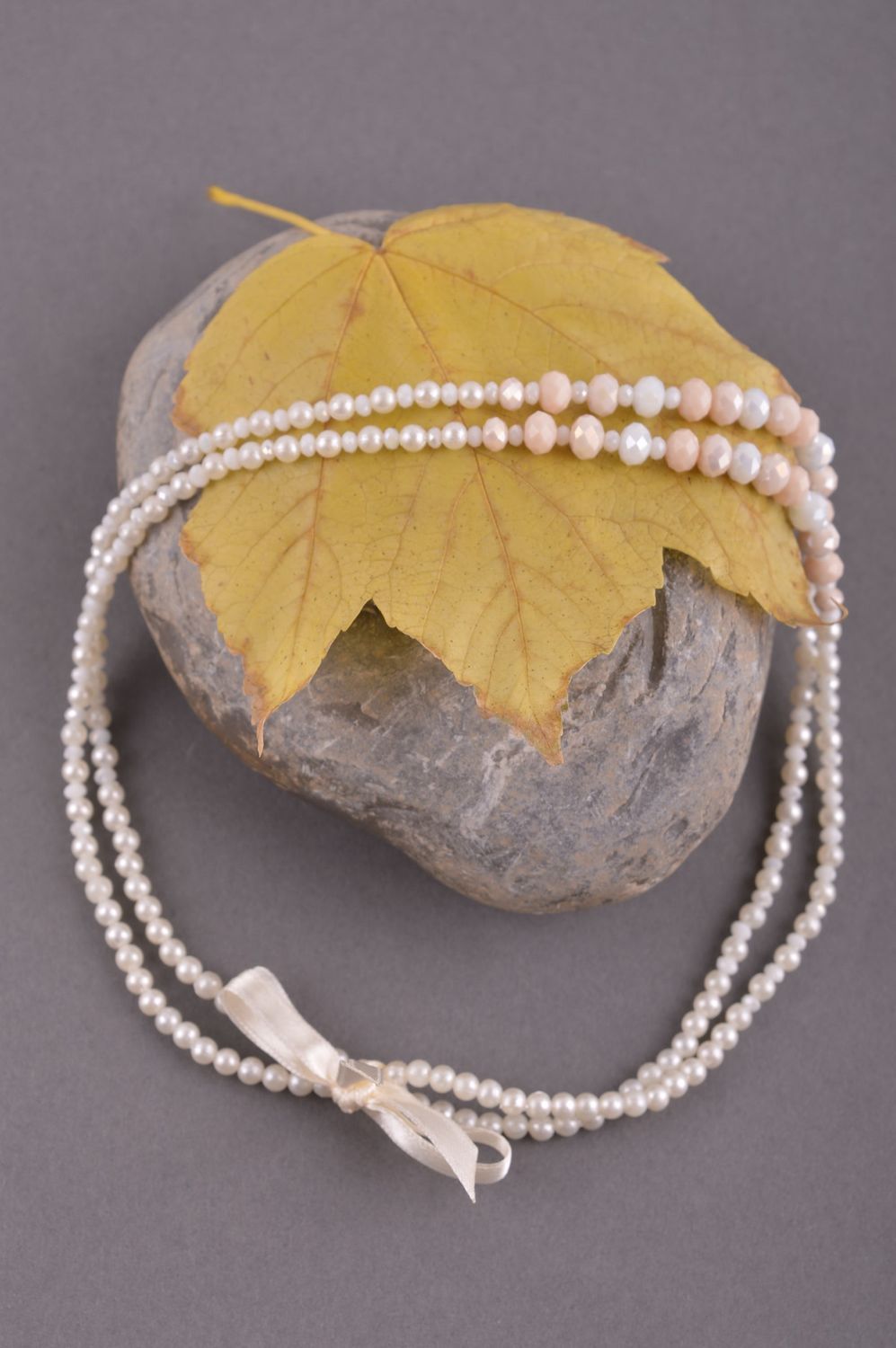 Handgemachter Schmuck Haar Band Damen Accessoire Schmuck aus Perlen weiß foto 1