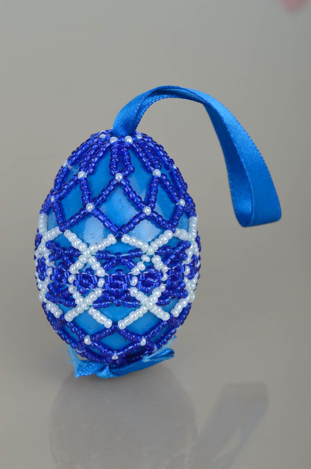 Пасхальное яйцо ручной работы яйцо из бисера пасхальный декор синее подвеска фото 3