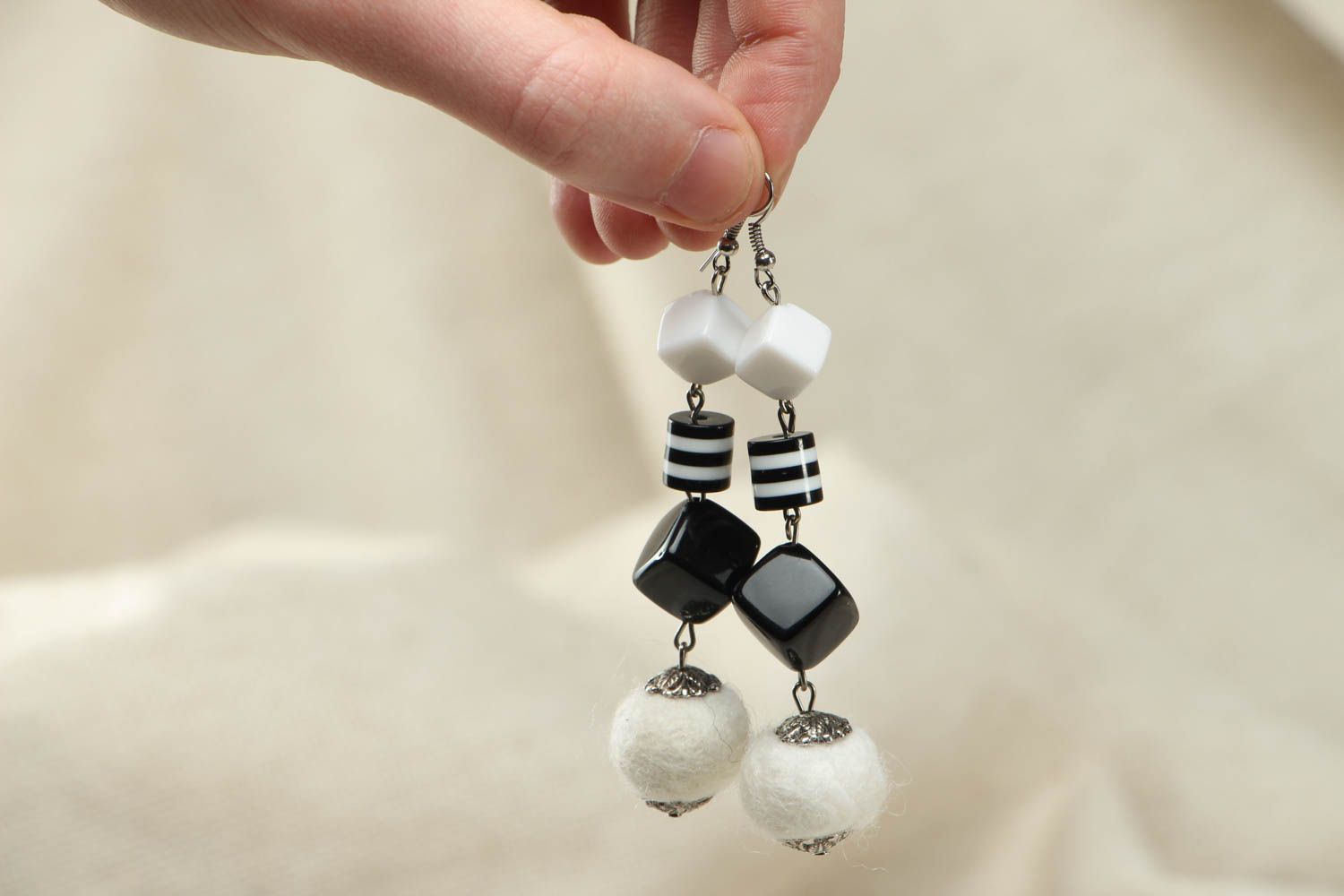 Earrings with black and white beads photo 3