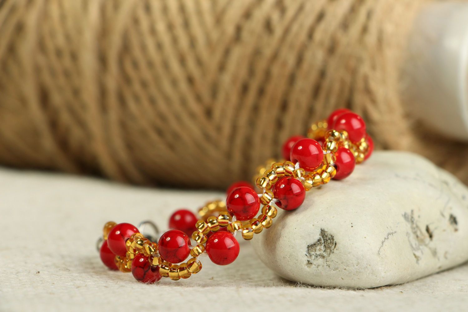 Bracelet made of coral and beads photo 1