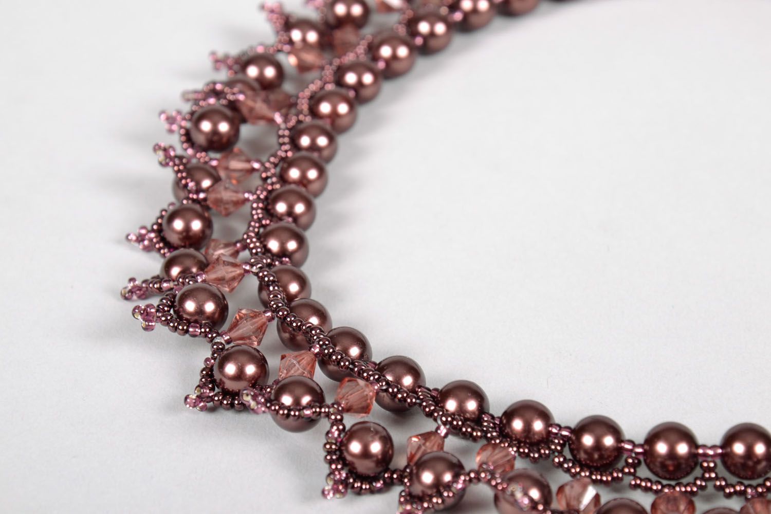 Schönes Collier aus Perlen und Glasperlen foto 4