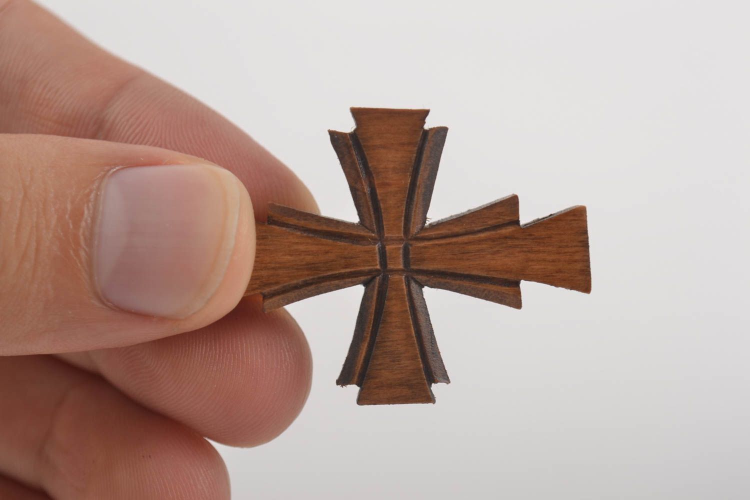 Pendentif croix fait main Bijou ethnique en bois incrusté Accessoire femme photo 2