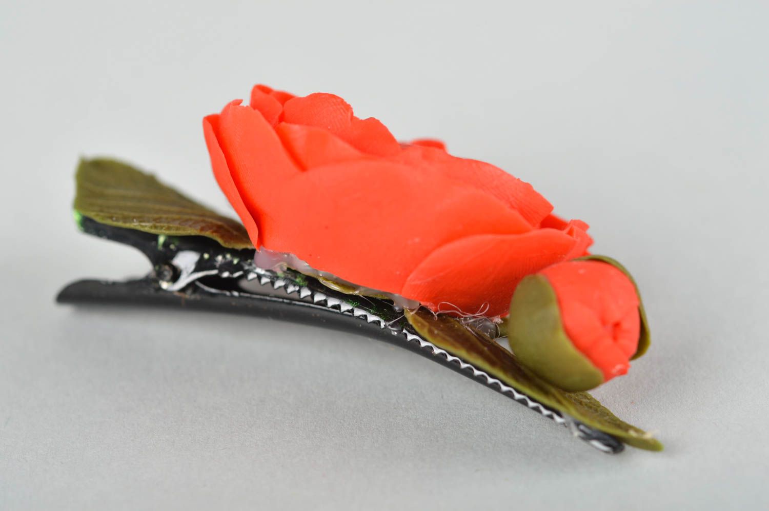 Barrette fleur rouge fait main Accessoire coiffure pâte polymère Cadeau femme photo 3