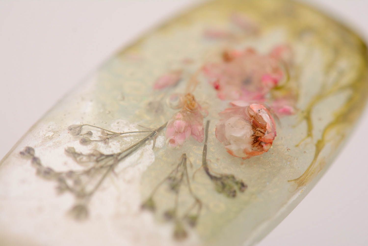 Orecchini con fiori secchi fatti a mano accessorio originale resina rpossidica foto 4