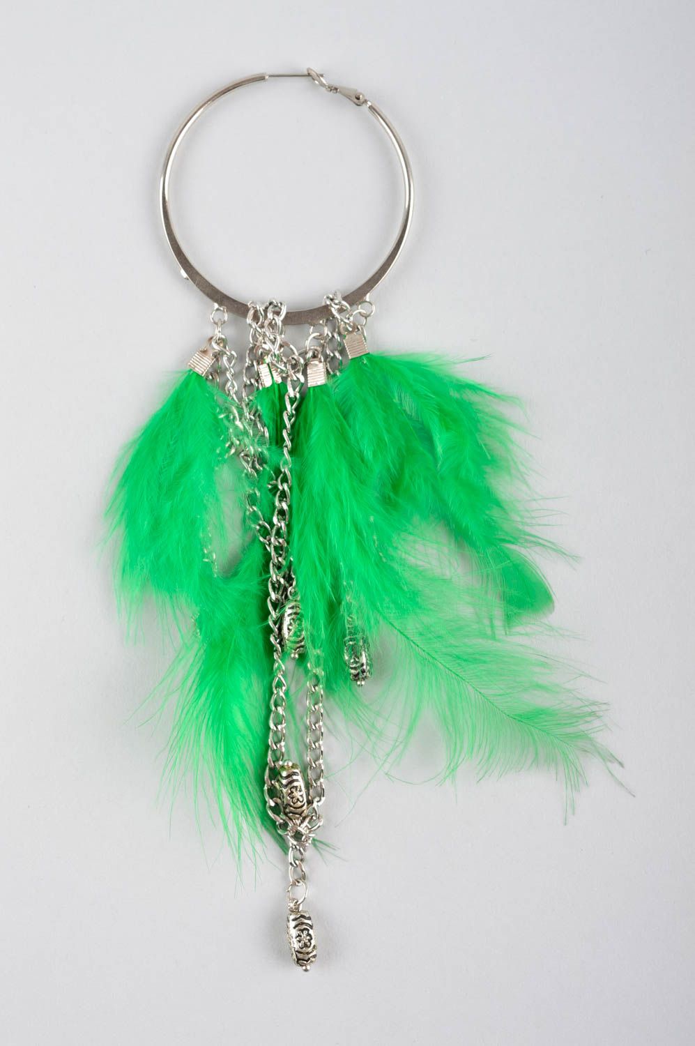 Pendiente de moda bisutería artesanal accesorio para mujeres con plumas verdes foto 3