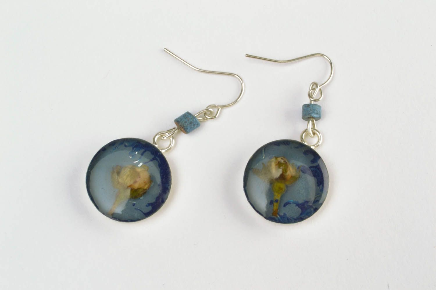 Earrings with dried flowers in jewelry resin photo 5