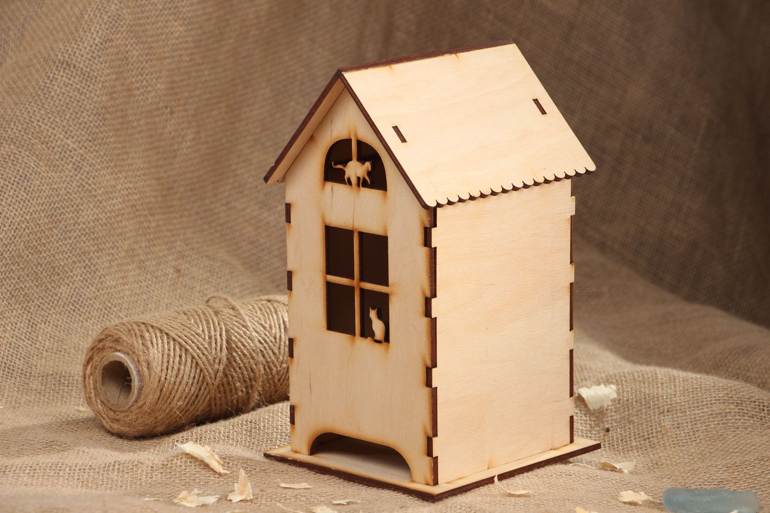 Maquette maison en bois à décorer Distributeur à sachet de thé photo 5