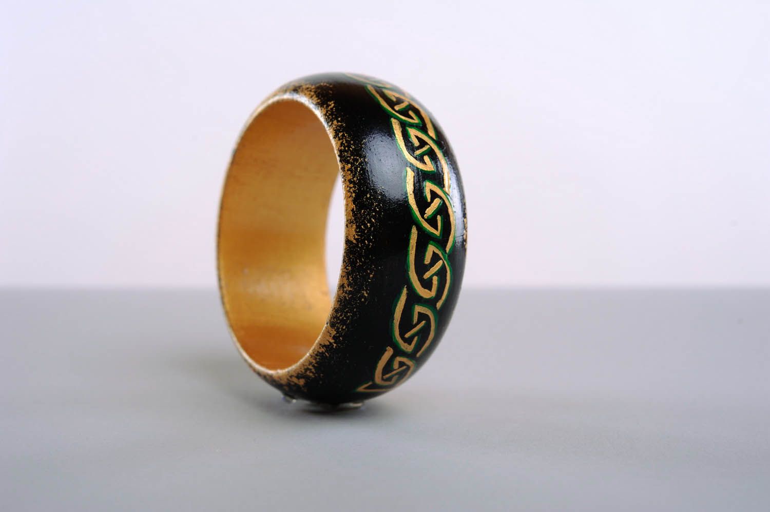 Bracelet en bois artisanal Noeud celtique photo 2