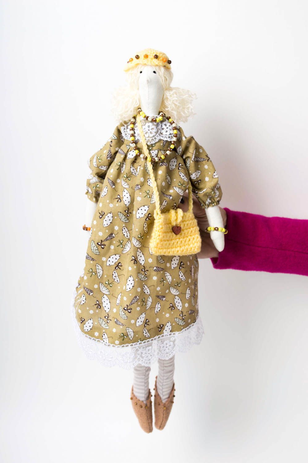 Bambola di tendenza in stoffa fatta a mano pupazzo tessile originale idee regalo foto 8