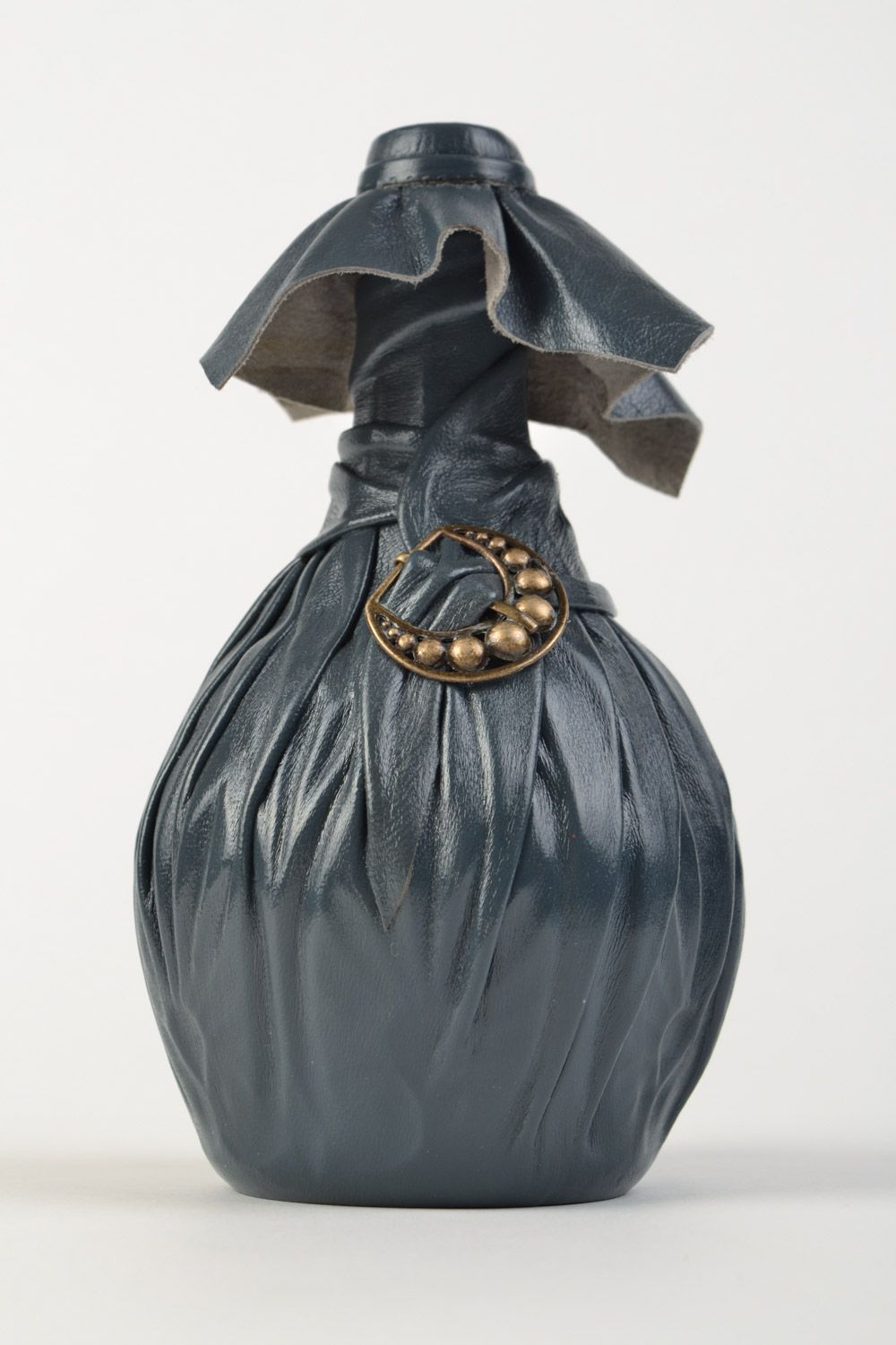 Kleine hangemachte Deko Flasche im Leder mit Metallschnalle für Spirituosen Geschenk foto 1