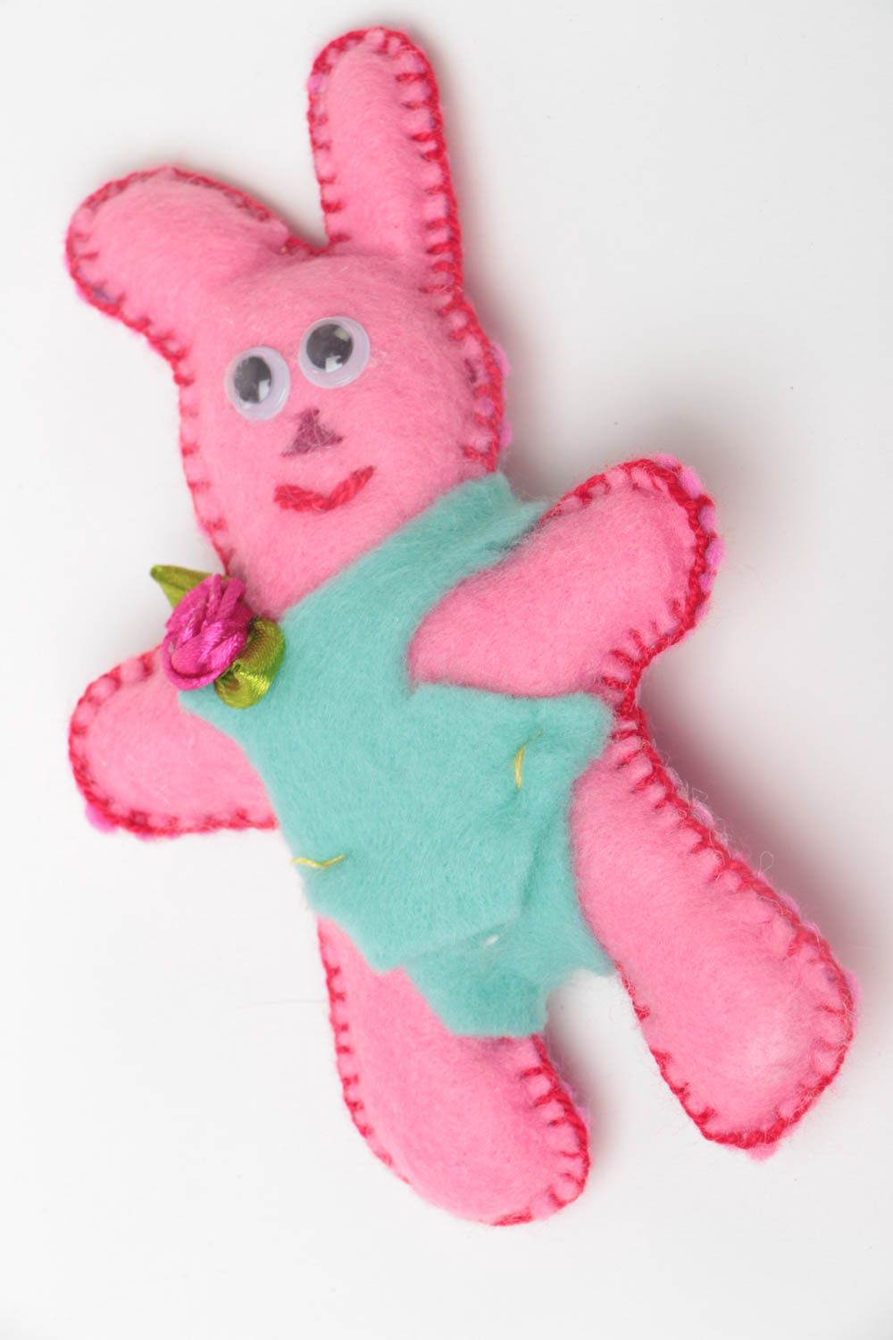 Petit jouet lapin rose en feutre fait main original cadeau pour enfant photo 2