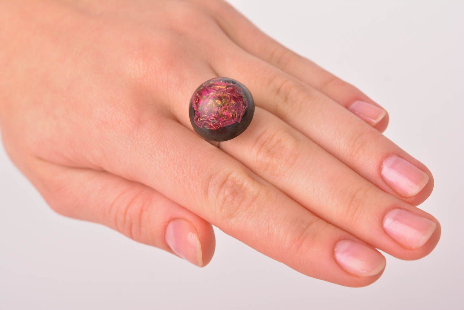 Кольцо ручной работы кольцо из эпоксидной смолы женское кольцо крупное фото 3
