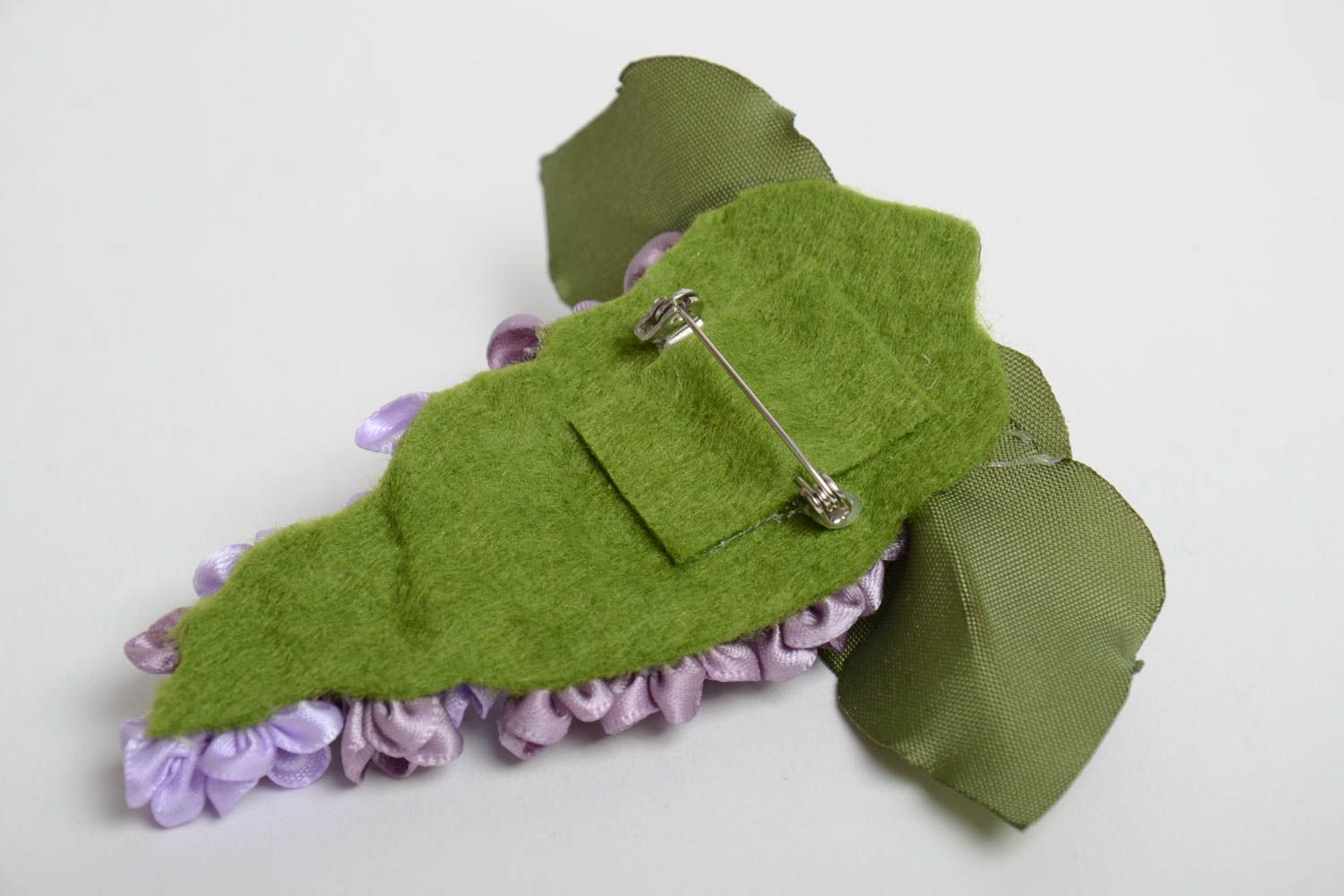 Zarte violette Textil Brosche mit Blume handmade Schmuck für Frauen Flieder  foto 3
