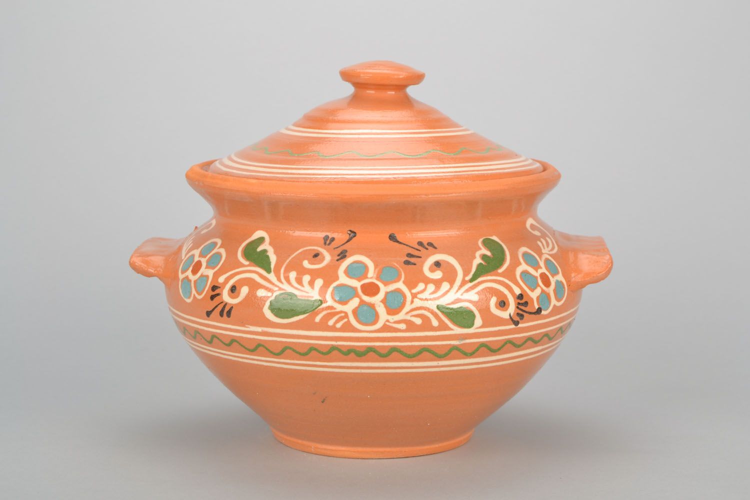 Ceramic soup pot with a lid photo 3