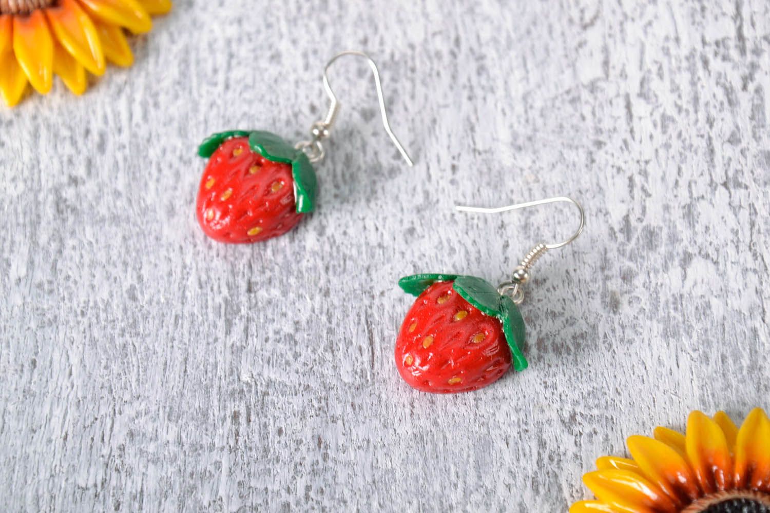 Ohrringe aus Polymerton Erdbeeren foto 1