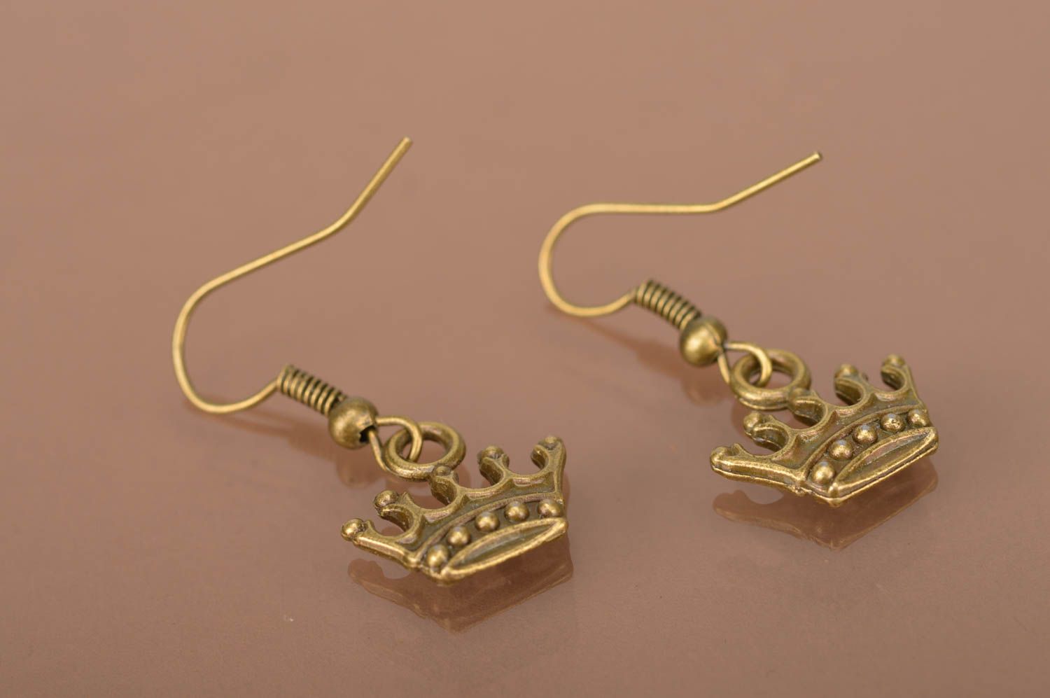 Small handmade metal earrings evening jewelry designs fashion jewelry trends photo 3