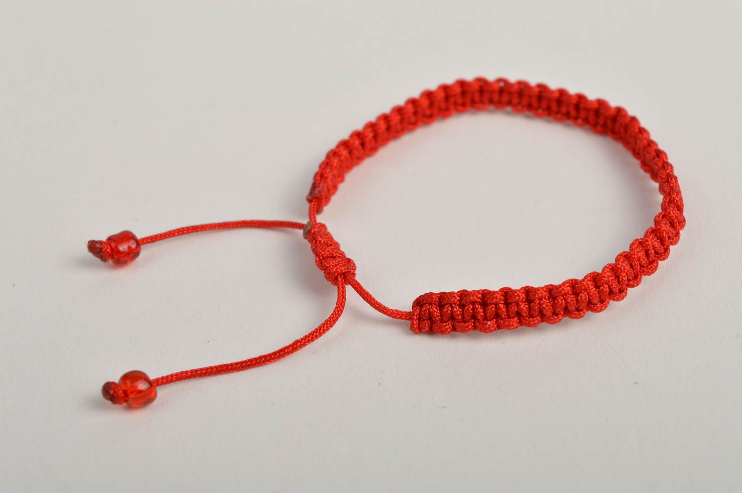 Bracelet rouge Bijou fait main tressé en cordon taille réglable Cadeau enfant photo 4