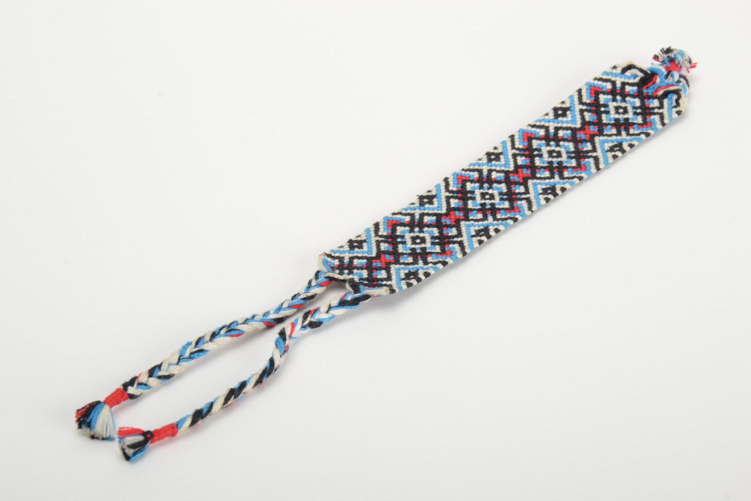 Плетеный браслет из ниток разноцветный с орнаментом стильный широкий хенд мэйд фото 2