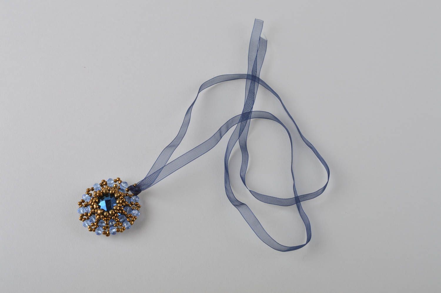 Pendentif rond bleu Bijou fait main perles de rocaille original Cadeau femme photo 5
