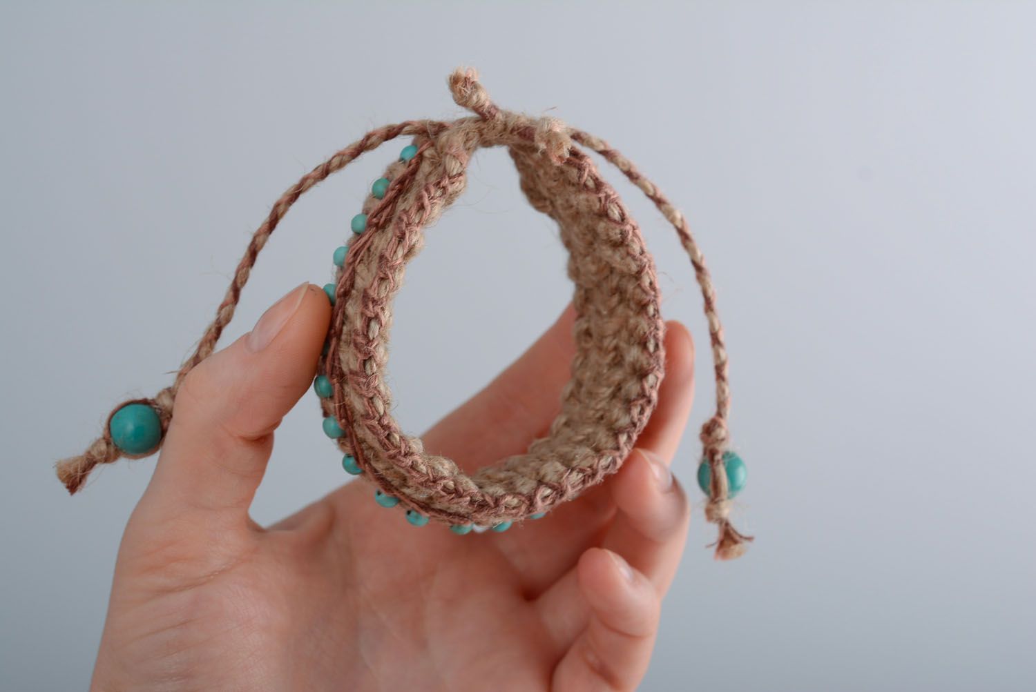 Плетеный браслет из джута и льна фото 5