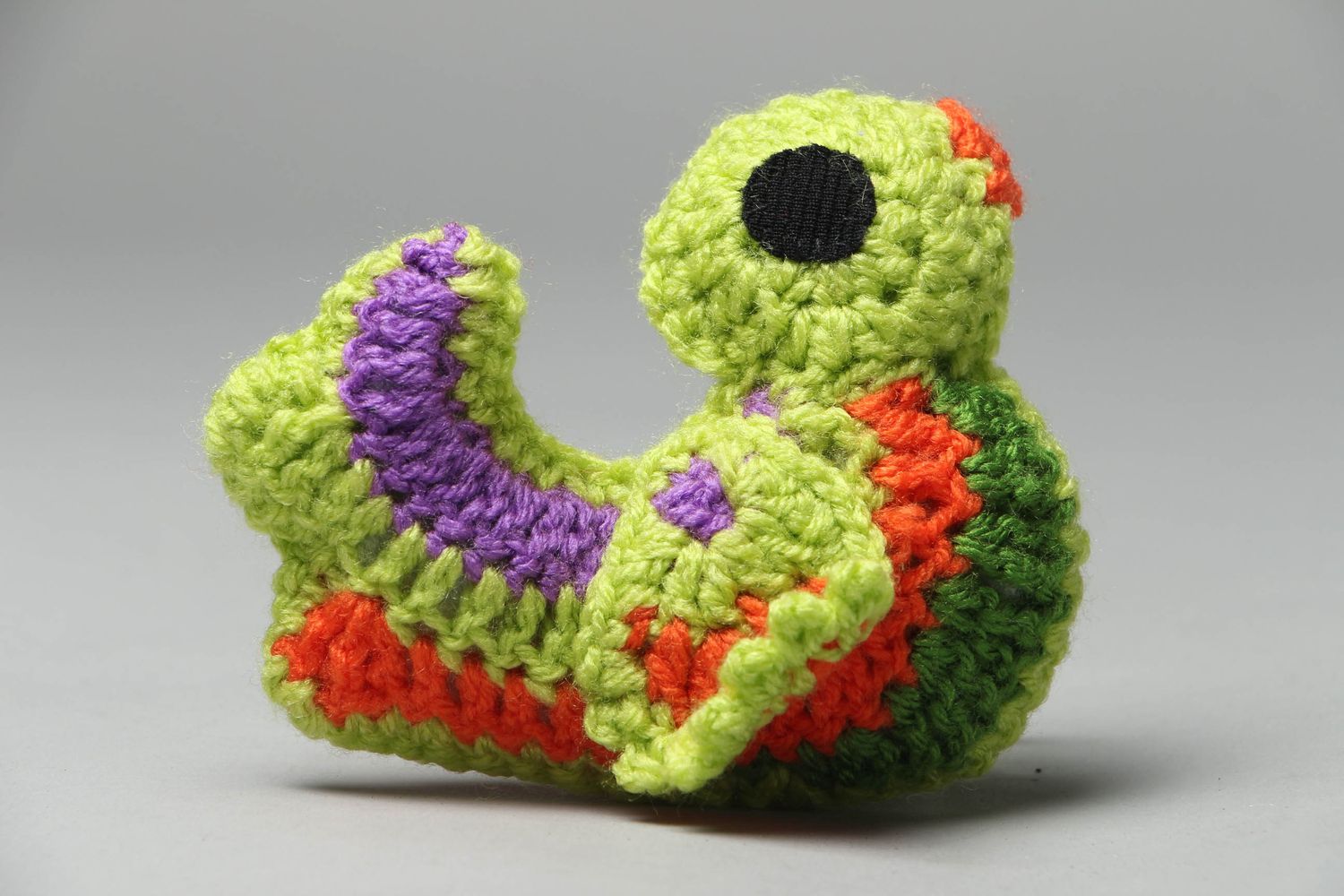 Doudou tricoté en forme d'oiseau muni de boucle photo 1