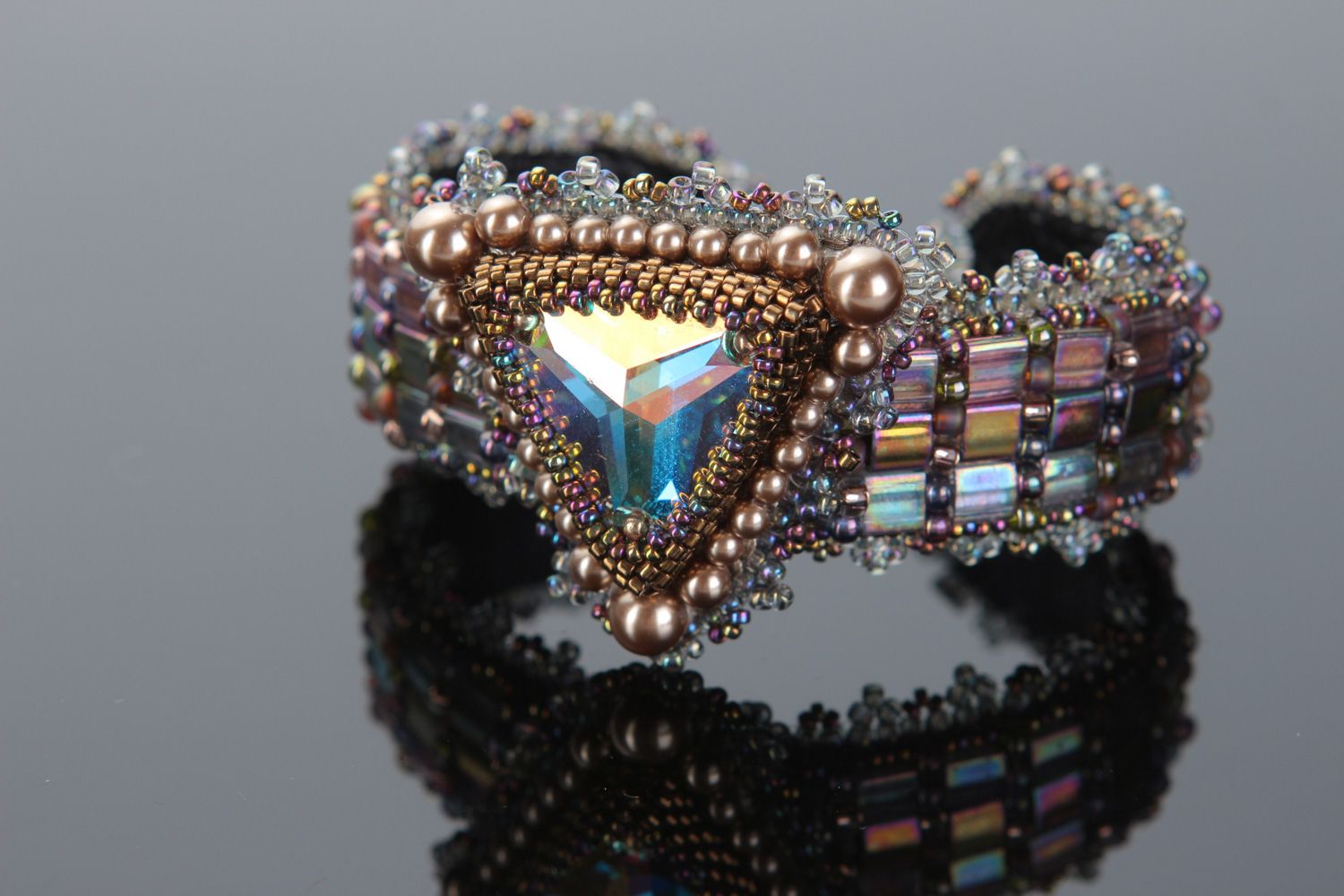 Handgemachtes schimmerndes Armband aus Glasperlen und österreichischem Kristall foto 1