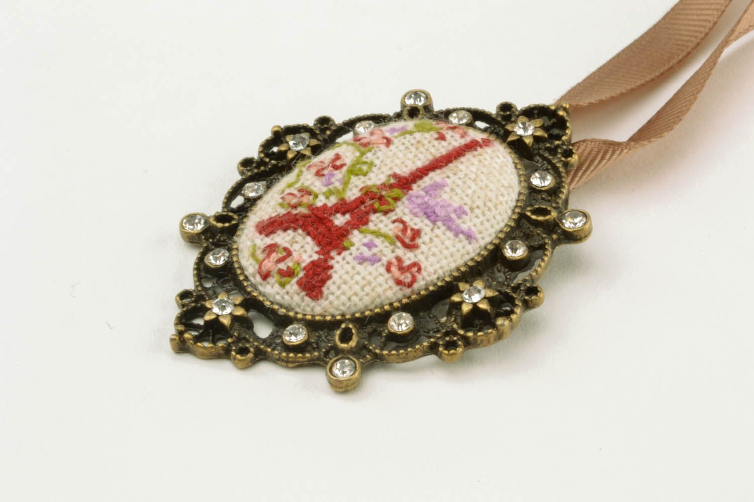 Vintage embroidered pendant  photo 2