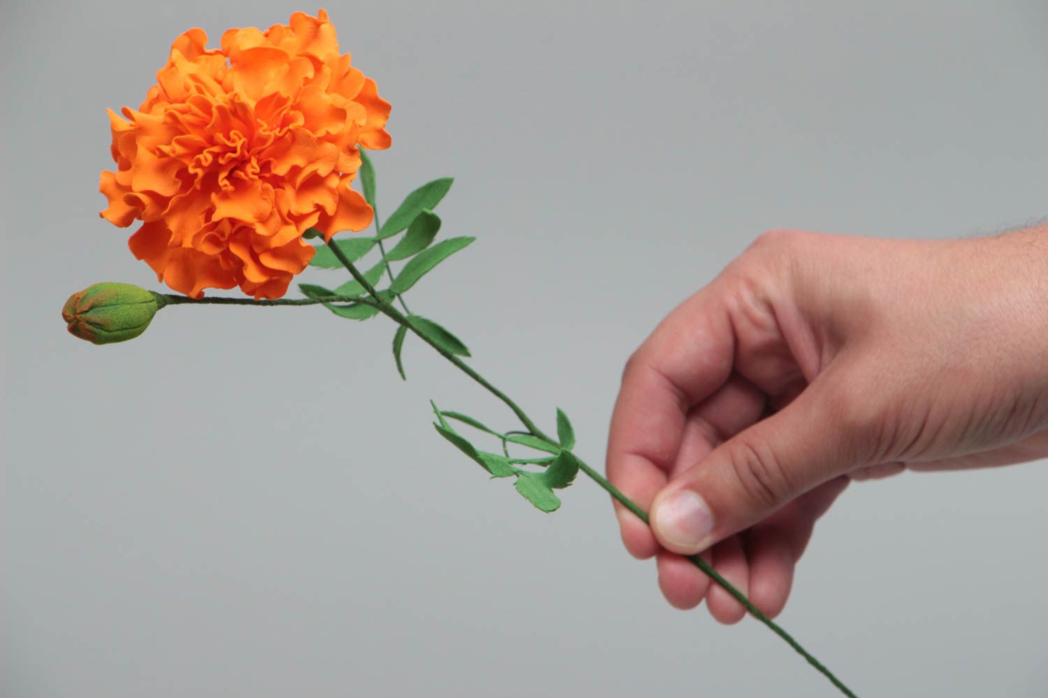 Оранжевый бархатец из фоамирана красивый цветок для декора дома ручной работы фото 5