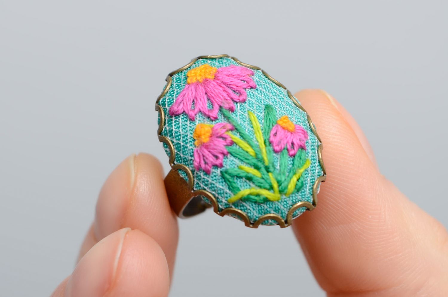 Vintage embroidered ring in rococo style photo 2