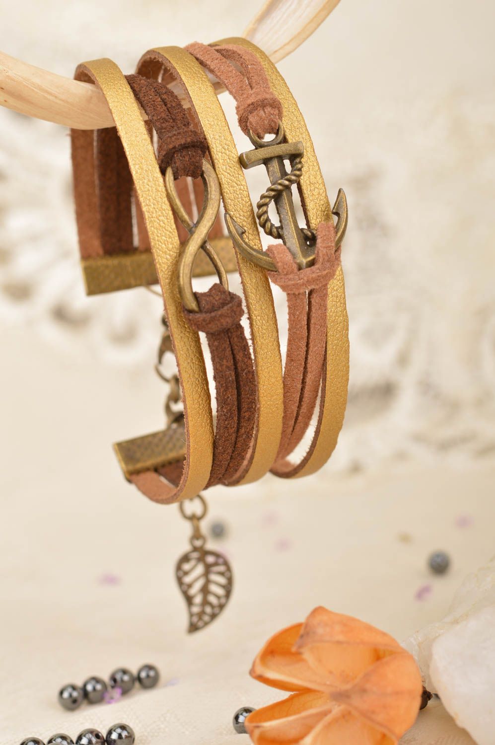 Bracelet multirang en lacets de daim brun doré avec ancre et infini fait main photo 1