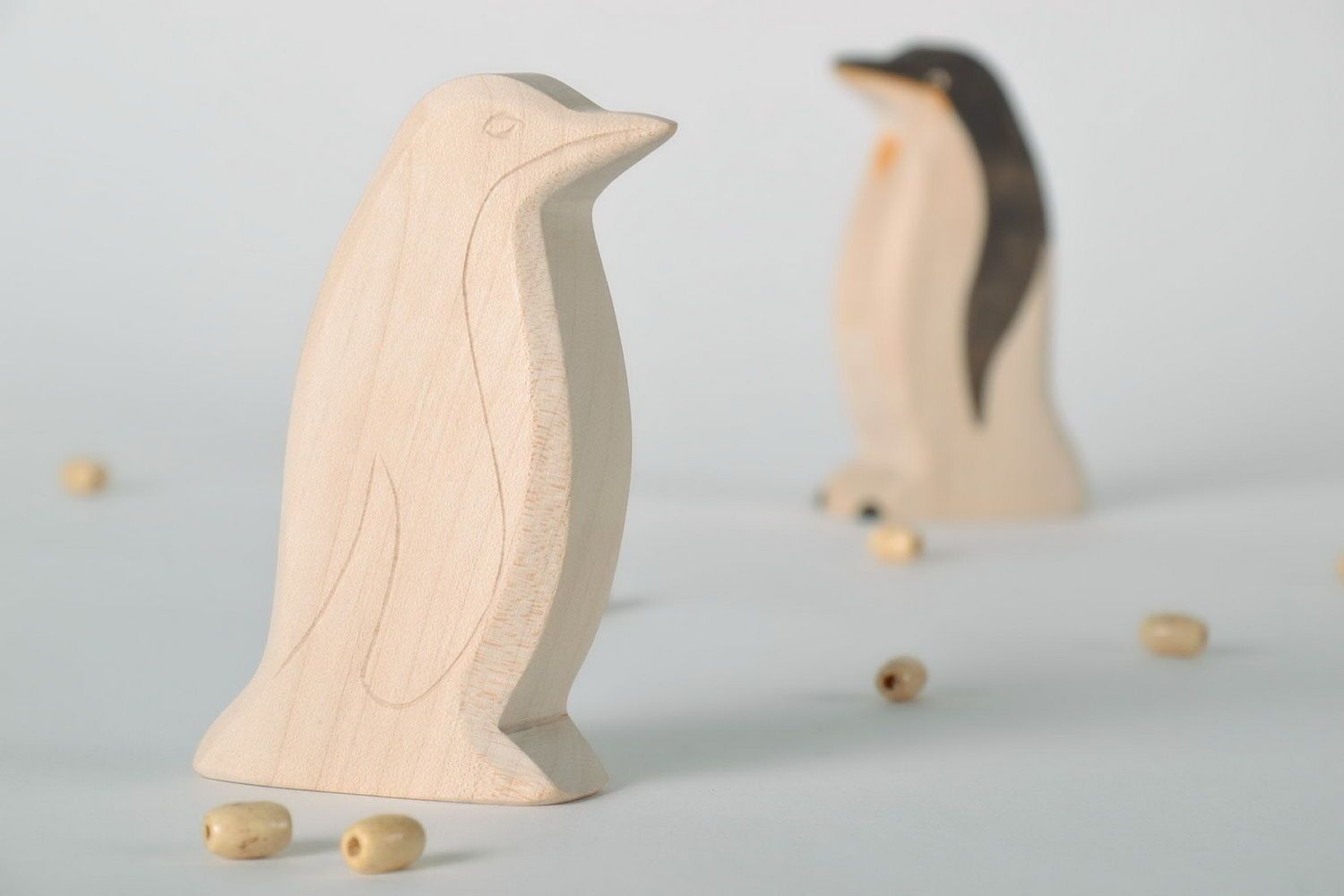 Figurilla de madera Pingüino foto 1
