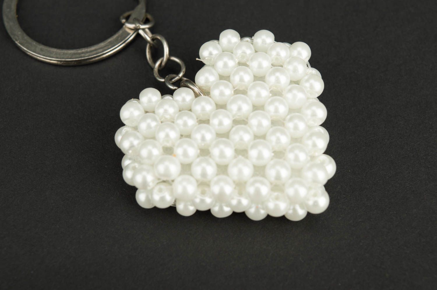 Porte-clefs coeur blanc fait main en perles de rocaille Accessoire design photo 3
