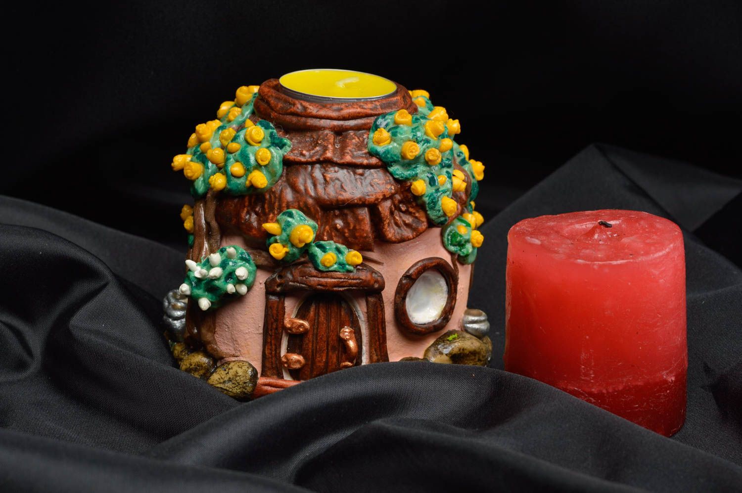 Schöner ethnischer origineller handgemachter Kerzenhalter aus Polymerton foto 1