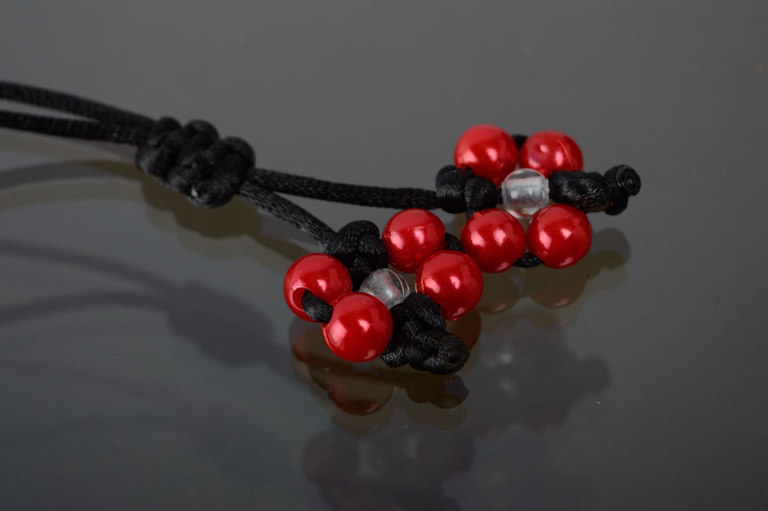 Cravate bolo en macramé noire avec perles rouges en céramique faite main photo 2