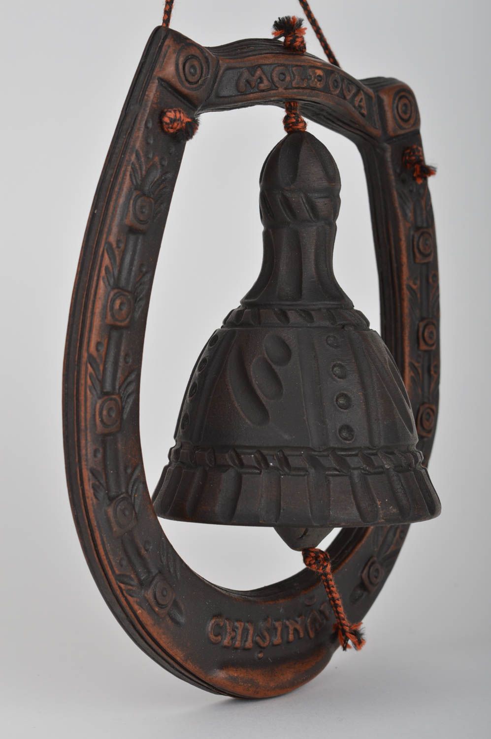 Herradura cerámica artesanal original de color marrón pequeña con campanilla foto 2
