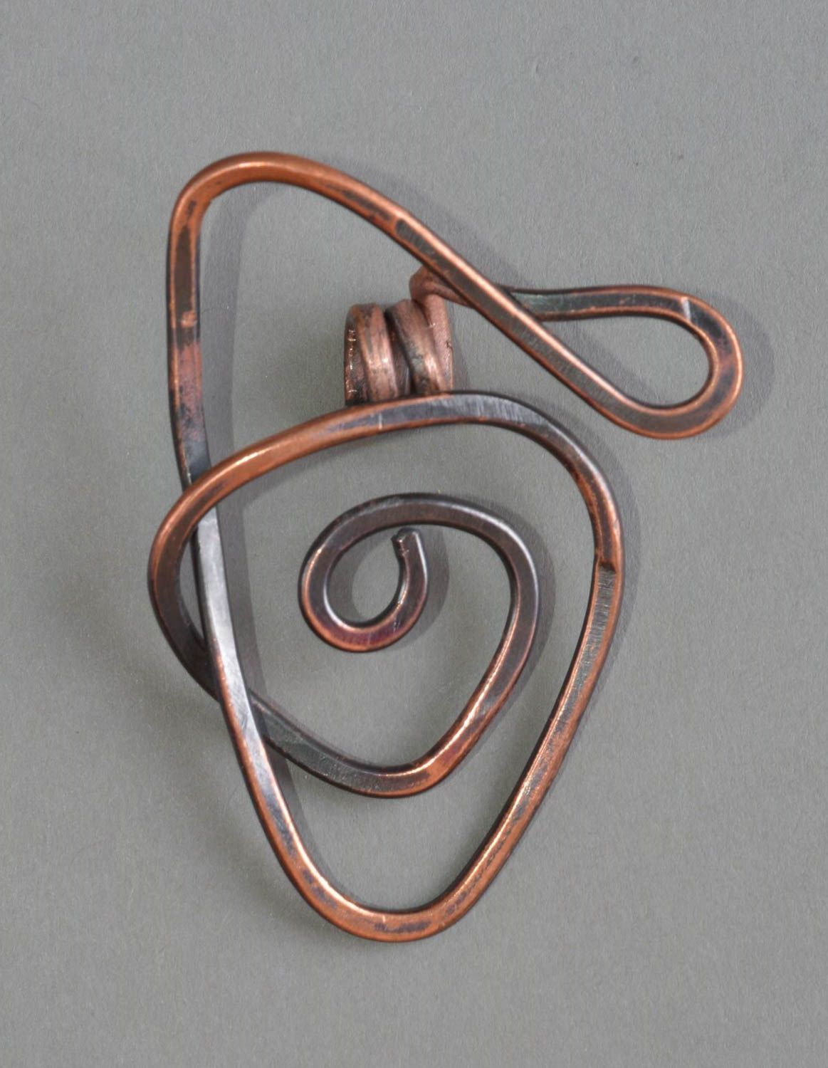 Pendentif en cuivre fait main courbé original technique forgeage à chaud photo 2