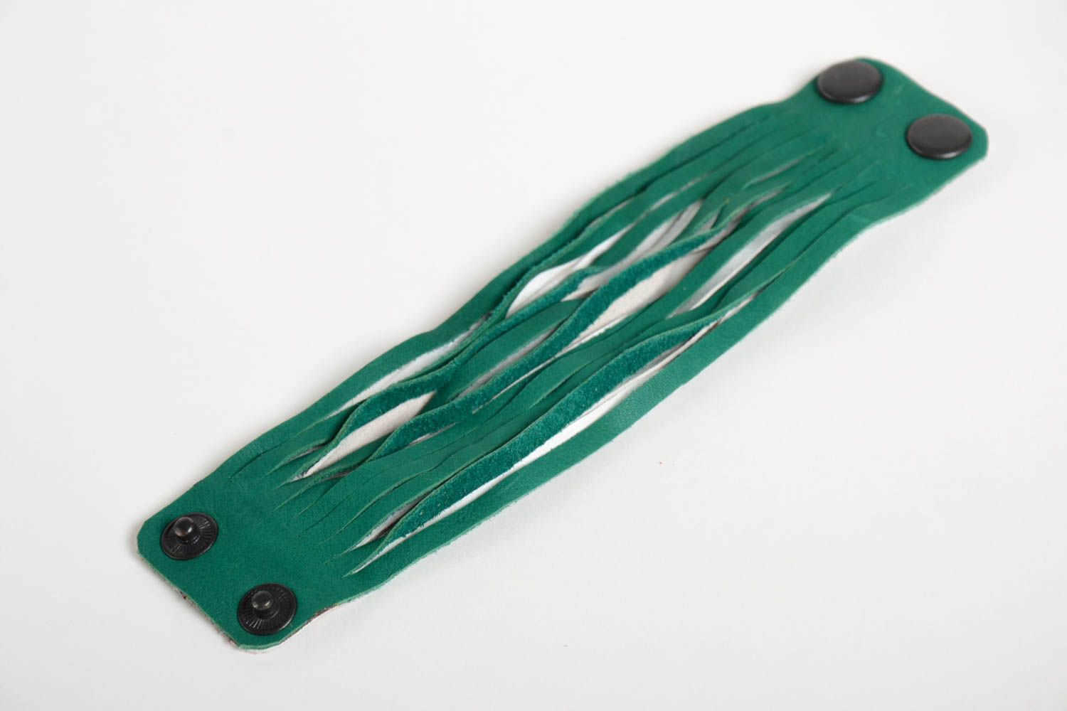 Широкий кожаный браслет ручной работы украшение из кожи браслет на руку зеленый фото 4