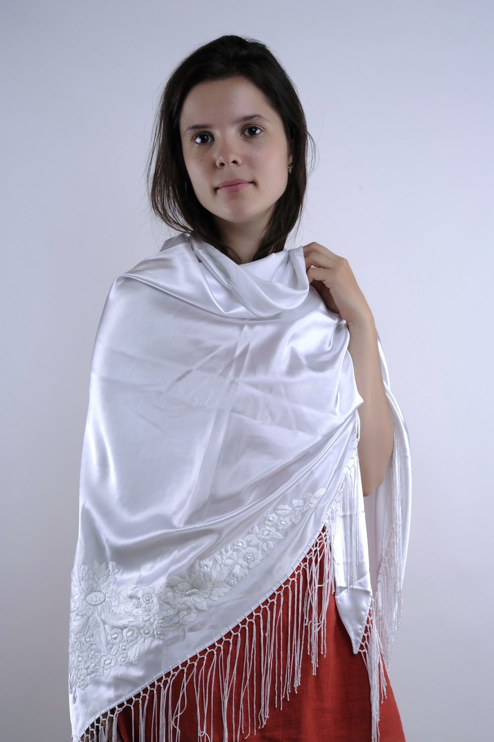 Большой платок из шелка белого цвета фото 1