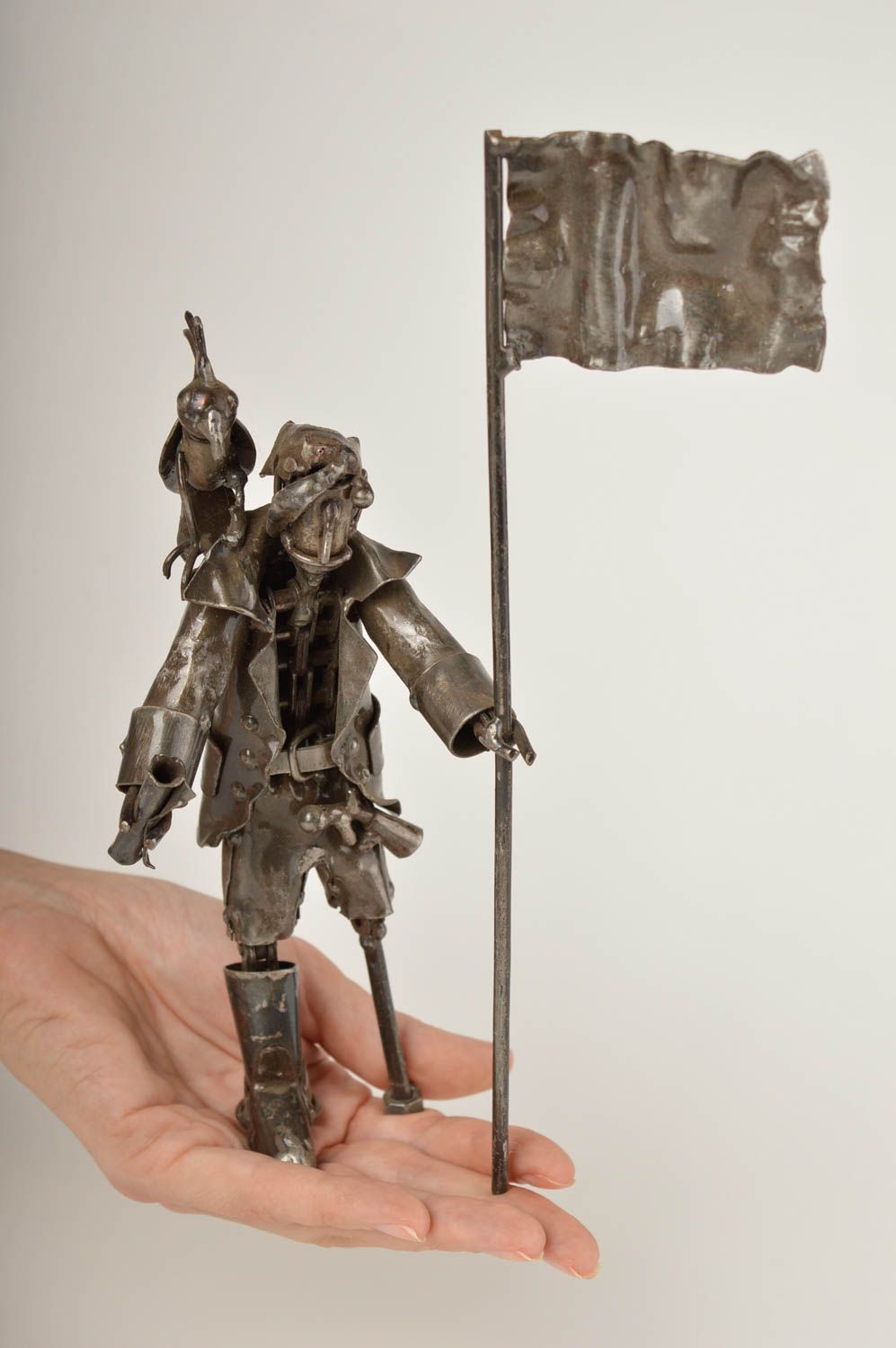 Figurine pirate faite main Statuette métal petite originale Déco maison photo 1