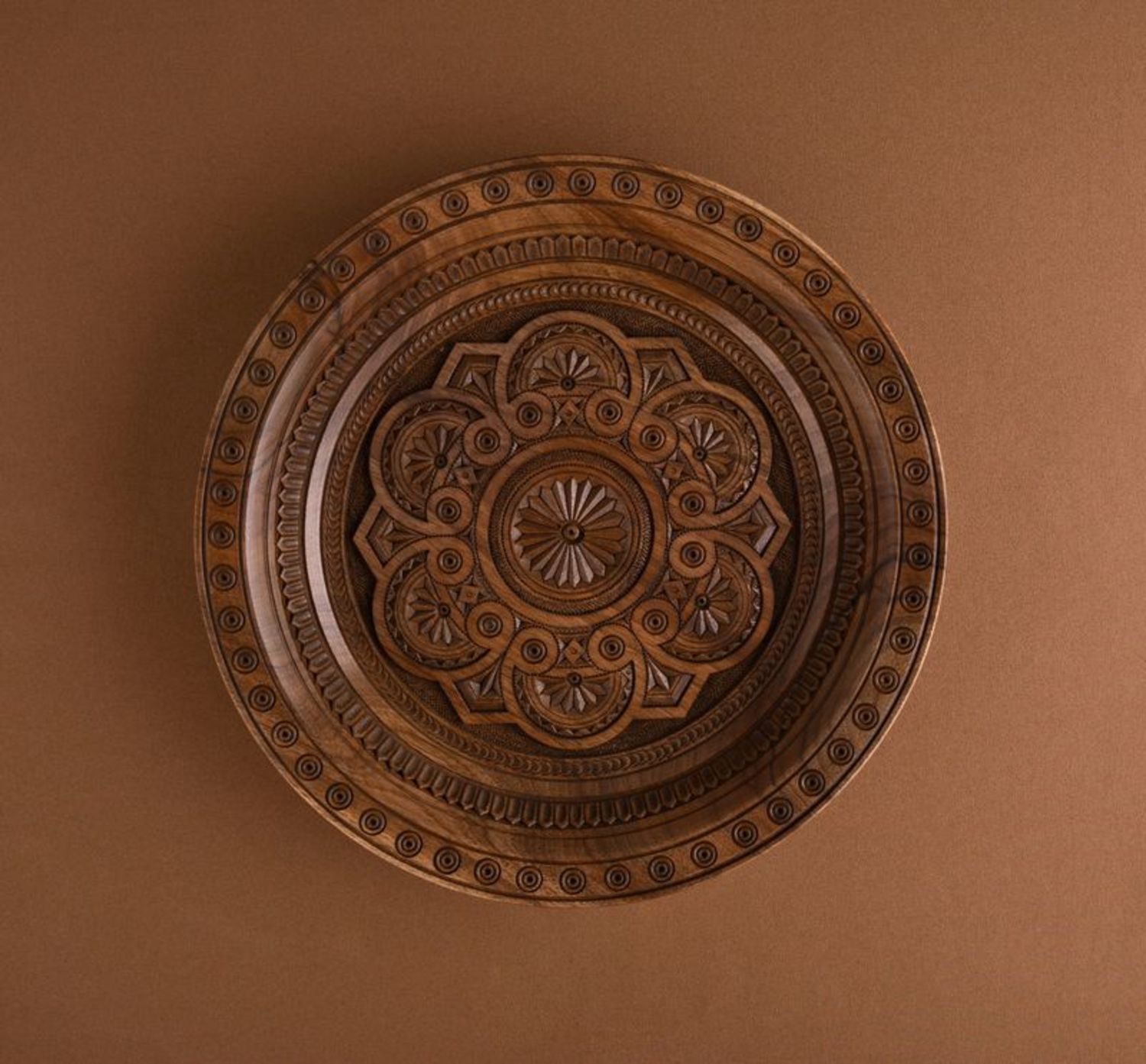 Piatto di legno fatto a mano piatto decorativo intagliato da parete esclusivo
 foto 3
